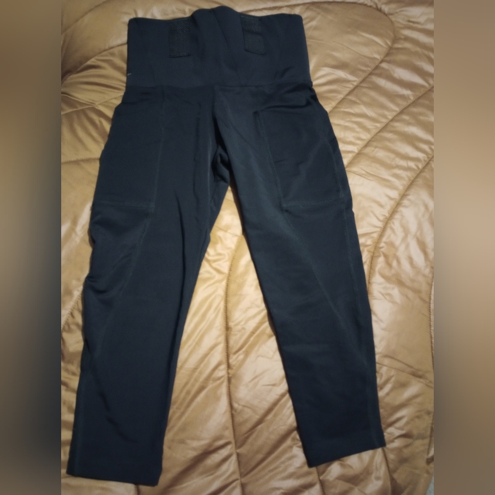 Dene Adams Conceal Carry Black Capri's